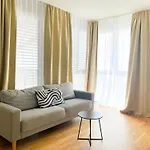 Whats-App Self-Check-In - 1Br Apartment, Near Airport,15 Min To Center